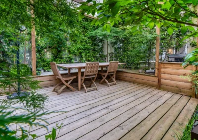 Transformation d&rsquo;une terrasse parisienne en prolongement naturel de l&rsquo;intérieur (Paris 18)